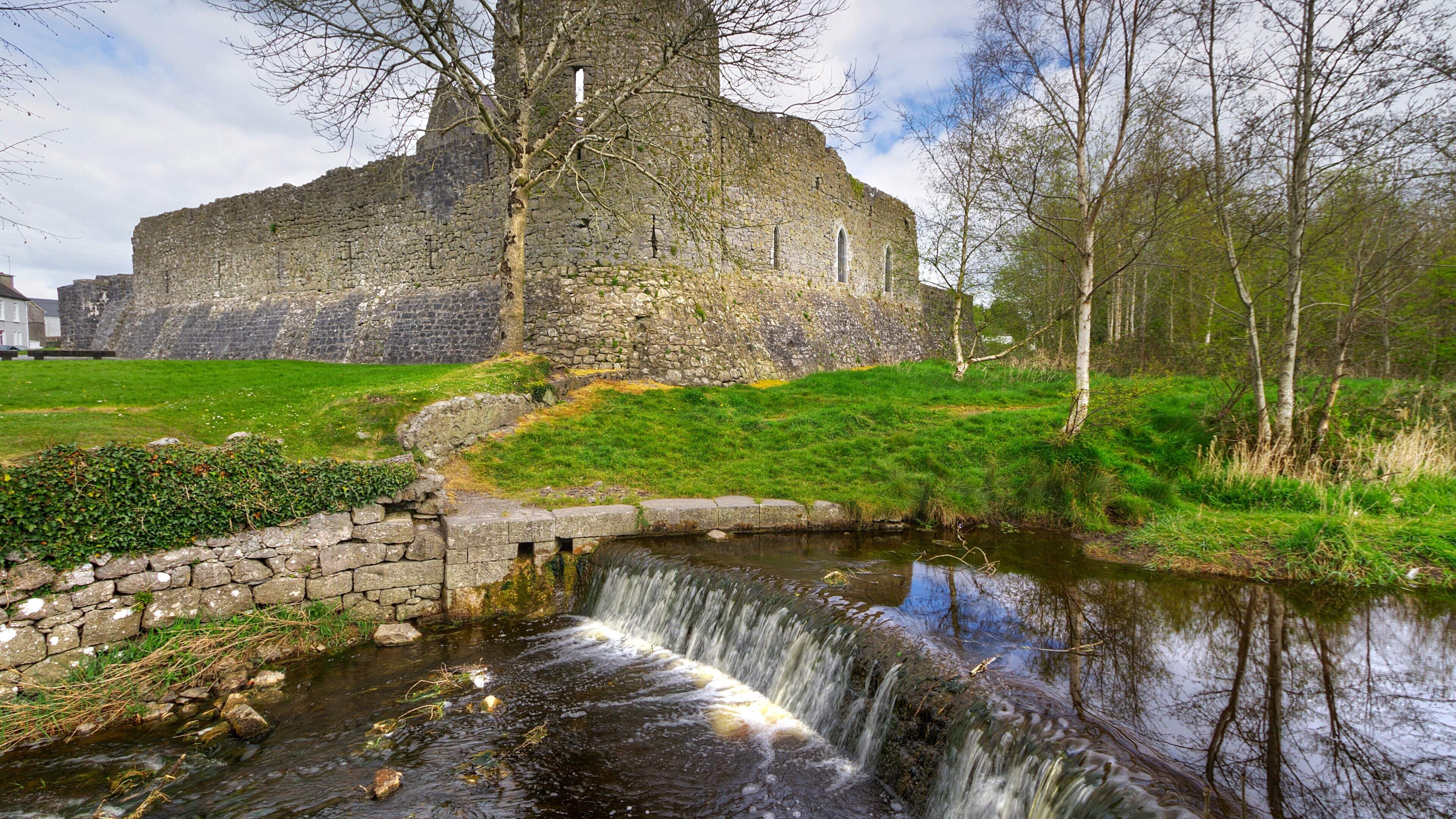 Uisce Éireann Galway begins major water mains upgrade in Athenry